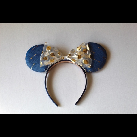 Minnie Mouse eats - Picture 2 of 10